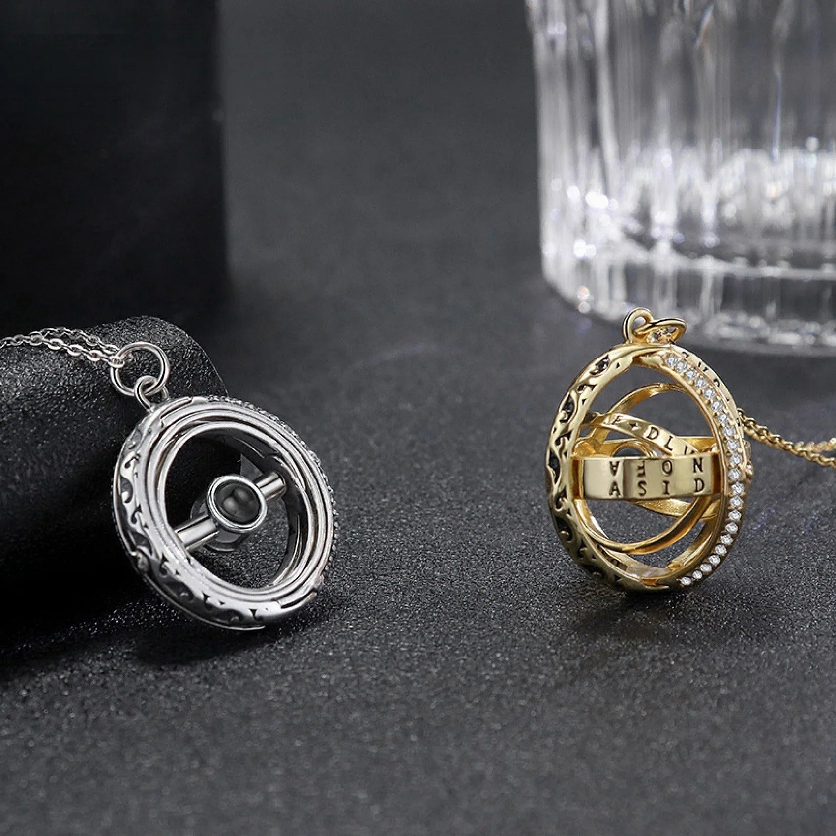 Collana Magnetica Sole E Luna Con Incisione "Ti Amo" In 100 Lingue – Gioiello Per Coppie E Migliori Amici